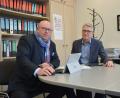 Bild: ehi
Alexander Hellwig, Anzeigenleiter bei Oberpfalz-Medien, und Johannes Häring, Leiter der Max-Reger-Halle, bei den Planungen für die Messe "OUT/ZEIT".