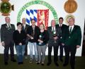 Bild: mor
Bernhard Ott wurde zum Ersten Schützenmeister und Verena Schuller (von links) zur Sportleiterin der Hubertusschützen gewählt. Zweiter Gauschützenmeister Thomas Busch und Bürgermeister Edgar Knobloch (von rechts) gratulierten auch den mit Pokalen geehrten Jahresbesten des Vereins.