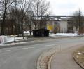 Bild: mnt
Bei der Dorferneuerung in Thanstein rückt die Ortsdurchfahrt der Kreisstraße SAD 48 (vorne) ins Blickfeld der Planer. Wegen des Umbau des ehemaligen Schulgebäudes (im Hintergrund) in ein Seniorenwohnheim, soll geprüft werden ob seitens des Landkreises Interesse besteht, die Straße mit in die Planungen aufzunehmen. Beispielsweise könnte eine Querungshilfe zur Verkehrsberuhigung eingebaut werden.
