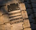 Bild: Nicolas Armer
Der Schriftzug „Landgericht. Staatsanwaltschaft. Amtsgericht. Bayreuth.“ ist zu sehen. Foto: Nicolas Armer/Archiv