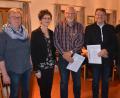 Bild: jr
Langjährige Mitglieder ehrte der Obst- und Gartenbauverein Mitterteich. Seit 25 Jahren im Verein sind Wolfgang Kolb (2. von rechts) und Reiner Gärtner (Mitte). Dafür wurden sie von beglückwünscht von (von links) Vorsitzende Marion Puchta und stellvertretende Kreisvorsitzende Inge Härtl, sowie 2. Bürgermeister Stefan Grillmeier (rechts).