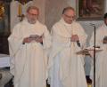 Bild: jr
Angeführt wurde der allmonatliche Resl-Gebetstag am Montagabend vom Salzburger Domkustus Dr. Johann Reißmeier (Mitte), mit am Altar standen Pfarrseelsorger Pater Benedikt Leitmayr (links) und Pater John vom Kloster Fockenfeld.