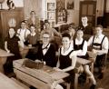 Bild: exb
Zum Fototermin fuhren die Akteure des Pirker Brettls nach Sulzbach-Rosenberg ins Schulmuseum: Marion Gatz, Alexandra Bock, Melanie Frischholz, Johannes Albrecht, Anja Scharnagl, Annette Frischholz, Doris Albrecht, Stephan Schieder, Thomas Fritsch, Andreas Albrecht und Karl „Charly“ Wittmann.