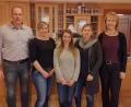 Bild: exb
Verantwortung im Sportklub Fürnried übernehmen (von links) Martin Pickel (Vorsitzender), Antje Kohl (Spartenleiterin Kinderturnen), Jennifer Härlein (Schriftführerin und Leiterin des Teams Wiesenflitzer) und Silvia Utz (Zweite Vorsitzende). Rechts im Bild Birgland-Bürgermeisterin Brigitte Bachmann.