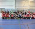 Bild: khg
Die vier Mädchen-Mannschaften nach der Hallen-Fußball-Landkreismeisterschaft der Grundschulen von links: 1. Vilseck I, 2. Poppenricht, 3. Auerbach und 4. Vilseck II mit (hinten, von links): Stefanie Specht, Studienrätin Barbara Ströll-Seegerer, 1. Bürgermeister Hans-Martin Schertl, Susanne Engelhardt und Rektorin Janina Schmidt (beide Poppenricht), Stefan Nicol, Klaus-Dieter Seibold, Helmut Lippert, Karl Eckert, Konrad Köppl, Lehrerin Maria Danninger (Auerbach), Hans-Jürgen Geier und Karl Heinz Grollmisch.