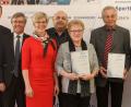 Bild: lst
Die Geehrten des BLSV-Sportkreises Amberg-Sulzbach mit den Ehrengästen (von links): BLSV-Ehrenkreisvorsitzender Rudolf Stepper, Bezirksrat Richard Gaßner, BLSV-Schriftführer Klaus Hernes, BLSV-Bezirksfrauenreferentin Barbara Hernes, BLSV-Kreisvorsitzender Thomas Gebele, Martha Segerer vom Sportkegelklub FEB Amberg, Werner Aichner vom FC Amberg im TV 1861 Amberg, Gerd Krause von der DJK Ensdorf, BLSV-Bezirksehrenvorsitzende Evelin Hensel und BLSV-Präsident Jörg Ammon.