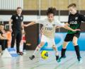 Bild: Anand Anders
Die D-Junioren des FC Weiden-Ost (rechts Semino Völkl) kämpften bei der bayerischen Futsal-Meisterschaft zwar, was das Zeug hielt. Das 0:0 gegen den FC Ingolstadt bedeutete aber den einzigen Punktgewinn für den Oberpfalz-Bezirksmeister.
