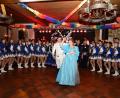 Bild: bey
Das Faschingsprinzenpaar René I. und Alexandra II. hat im Bachofnersaal seinen ersten großen Auftritt. Begleitet vom Hofstaat und den Garden zeigten sie ihre Tanzeinlage.
