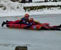 Bild: exb
Wasserwacht und Feuerwehr üben den Notfall auf dem Lanzer Weiher.