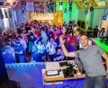 Bild: sml
Ausgelassene Stimmung bis in die frühen Morgenstunden. DJ EddiE alias Ediz Kozanli (rechts vorne) heizte den Partygästen mit jeder Menge guter Musik ein.