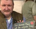 Bild: exb
Auch Vorsitzender Klaus Schuster hat bei der Frühjahrsversammlung des Obst- und Gartenbauvereins eine Schiefertafel gestaltet.