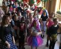 Bild: cro
Beim Kinderfasching im Theresienheim haben die kostümierten Mädchen und Buben viel Spaß.