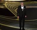 Bild: Chris Pizzello
Alfonso Cuarón mit seinem Regie-Oscar. Foto: Chris Pizzello/Invision/AP