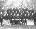Repro: tu
Feuerwehr Pleystein bei der Fahnenweihe in 1895. Es ist das älteste Foto, das vorhanden ist, und es wird auch in der Festschrift zu sehen sein.