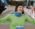 Bild: exb
Mit Mütze und Handschuhen als Erste ins Ziel: Eva Müller gewann die Frauenwertung beim zweiten Lauf der Winterlauf-Challenge.