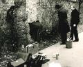 Bild: Richard Heider
Ein Bild vom 21. März 1980. Oberstaatsanwalt Klaus Pfannschmidt und Oberkommissar Josef Lettl am Tatort.