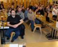 Bild: do
In der Bürgerversammlung im Gemeindezentrum legt Bürgermeister Albert Nickl (li) vor zirka 60 Besuchern eine ausführliche Gemeindebilanz für das vergangene Jahr vor.