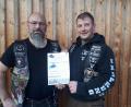 Bild: exb
Zwei Ursprung-Biker, eine Idee: Michael Münch und Florian Hösl (von links) sorgen am Samstag für Ersatz für den SPD-Kinderfasching, den der Ortsverein jahrelang ausgerichtet hat. Sie stellen selbst eine Fete für die kleinen Narren in der Gemeinde auf die Beine.