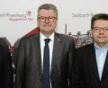 Bild: Stephan Huber
Die neue Spitze der Sulzbach-Rosenberger Stadtverwaltung mit (von links) Hauptamtsleiter Harald Mizler, Bürgermeister Michael Göth und stellvertretendem Hauptamtsleiter Fred Tischler.