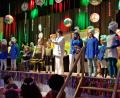 Bild: bph
Die 70er waren die große Zeit der Schlager und der Hitparade. „Dieter Thomas Heck“ alias Pfarrer Lorenz eröffnete den Abend mit einer kleinen Auswahl aus der Fülle der Interpreten. Franz Maunz (Harmonika-Franz) spielte eine Runde nach der anderen Schlagermelodien zum Tanzen und Mitsingen. Über Wochen hin auf Platz eins der Hitparade war Vaader Abraham (Jonathan Brell) und die Schlümpfe und im Kinderprogramm lief "Biene Maja“.