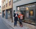 Bild: ath
Ein Aushängeschild auch für die Fair-Trade-Stadt Amberg ist der neue Eine-Welt-Laden, der in der Ziegelgasse in Haus Nummer 3 entsteht, finden Vereinsvorsitzender Helmut Kollhoff und seine Stellvertreterin Cornelia Siebenbürger (von links).