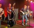 Bild: lst
„Boppin’B“ zeigte am Samstag auf der Saalbühne des Rockmusikclubs „Salute“ eine Show mit klasse Musik und zum Teil akrobatischen Einlagen. Bild: lst