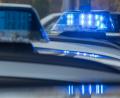 Bild: Jens Büttner
Ein leuchtendes Blaulicht auf dem Dach eines Streifenwagens der Polizei.