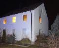 Bild: Dobmeier
In diesem Haus im Blumenweg in Ullersricht implodierte im ersten Stock ein Ölofen. Die starke Rauentwicklung war auch an der Fassade erkennbar.