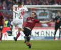 Bild: agentur_dpa
Patrick Erras (rechts, im Zweikampf mit Leipzigs Tylor Adams) stand nach langer Zeit wieder einmal in der Startelf des 1. FC Nürnberg. Die 0:1-Heimniederlage konnte aber auch der Raigeringer nicht verhindern.