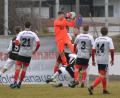 Bild: exb
Mit 3:0 gewann die DJK Gebenbach beim ASV Neumarkt. Dessen Torhüter Martin Bachner greift hier sicher zu, konnte aber den klaren DJK-Erfolg nicht verhindern.