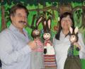Bild: pap
Die Puppenspieler Monika und Hermann hauchen den Hauptdarsteller bei den Osterhasen-Geschichten Leben ein.