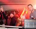 Bild: bgm
DJ Eddie heizt seinen Partygästen so richtig ein. In etwa das halbe Parkdeck hat sich so in eine schier endlose Tanzfläche verwandelt.