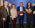 Bild: wro
Im Bild der Vorsitzende der Europa Union, Uwe-Karsten Mühlenbeck, 2. Vorsitzende Inge Pannrucker, Toni Dutz, Kristina Larischová und Europa Union Vorstandsmitglied Peter Gold.