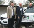 Bild: Hirsch
Thomas Falter, Harald Bemmerl, Holger Roidl, Thomas Ebeling und Norbert Rötzer (von links) nahmen das neue Fahrzeug der Verkehrswacht in Betrieb.
