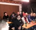 Bild: wwl
„Näher am Menschen“ – SPD-Bürgermeisterkandidat Roger Hoffmann stellt im Carport von Familie Busch in Witzlhof sein Wahlprogramm vor.