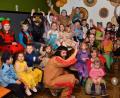 Bild: fjo
Einen zünftigen Faschingssonntag feiern viele Kinder mit ihren Eltern im Pfrentscher Schützenhaus.