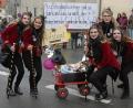 Bild: gjb
Gardetrainerinnen der Faschingsgesellschaft waren beim Gaudiwurm als Zirkusdompteurinnen dabei.