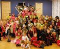 Bild: zer
Die Pleysteiner Jugendgarde feiert mit den Pirker Kindern Fasching.