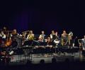 Bild: Hegen
Michael Lerchenberg, Conny Glogger und Gerd Anthoff (von rechts) mit dem Ensemble „Opern auf Bayrisch“. 	Bild: Hegen