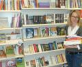 Bild: Portner
Buchhändlerin Heike Hagl freut sich, wenn sie Kunden beraten und ihnen Tipps für einen interessanten oder aufregenden Lesestoff geben kann.