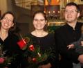 Bild: Hirsch
Stefanie Jehl, Julia Wagner und Ludwig Schmitt (von links) gaben ein Benefizkonzert zugunsten der Orgelsanierung in der Kreuzbergkirche.