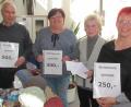 Bild: is
Die Spenden des Strickkreises sind gut angelegt, Bernhard Forster, Helga Dippel und Barbara Krauthahn freuen sich über die unerwarteten Zuwendungen. Waltraud Steinbrückner überreichte das Geld im Namen ihrer „Strickfrauen“.