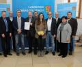 Bild: Michael Schröter
Bei der Übergabe des Leader-Förderbescheids (von links): Bürgermeister Stefan Braun (Kastl), Oberbürgermeister Michael Cerny (Amberg), Bürgermeister Bernhard Lindner (Hahnbach), Klimaschutzkoordinator Joachim Scheid, Landrat Richard Reisinger, Leader-Koordinator Hans-Michael Pilz, LAG-Managerin Katharina Schenk, Johann Schmalzl, Gerhard Gradl, Brigitte Trummer und Johann Weber.