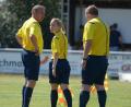 Bild: ref
Drei leiten ein Fußballspiel. Das muss nicht immer so bleiben. Denn falls in der Gruppe Amberg der Nachwuchs ausbleibt, können Spiele nicht mehr besetzt werden.
