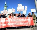 Bild: Britta Pedersen/dpa
Protest gegen weibliche Altersarmut.