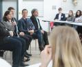 Bild: Gabi Schönberger
Vier Bundestagsabgeordnete beantworten die zahlreichen Fragen der Schüler.