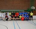 Bild: khg
Die drei bestplatzierten Mannschaften in der Krötensee-Sporthalle in Sulzbach-Rosenberg (von links): Kronach (2.), Passau (Turniersieger) und Hof (3.) mit Studienrat Christian Biersack (hinten, Neunter von rechts) sowie (hinten, von rechts) den Schiedsrichtern Walter Schimpke und Karl Heinz Grollmisch sowie Hans Tremel (vorne, Dritter von rechts) mit dem roten T-Shirt mit der Aufschrift „Bayerische Meisterschaft 2019 Sulzbach-Rosenberg“.