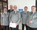 Bild: amö
Ulrich Knoch (von links) und Bürgermeister Walter Schauer überreichten zusammen mit Hans Krämer (von rechts) und Hans Held von der SKK Kulz die Ehrennadel und eine Treueurkunde an Peter Lehmer (Mitte).