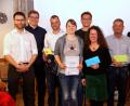 Bild: bkr
Vorsitzender Michael Siebenweiber und Günther Panzer (von links) sowie zweiter Bürgermeister Herman Schraml (rechts) ehren Kai Wolf, Miriam Schraml, Johannes Doleschal, Peggy Mothes-Bayerl und Günther Strobel (Dritter bis Siebter von links).