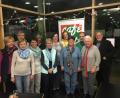 Bild: Götz, Anita
Der Verein Café Mitte e. V. ist bereit für kommende Aufgaben: (von links) Maria Zenger, Dieter Weidhas, Anita Rebl, Else Reiß, Anneliese Baumgärtner, Thea Rauchenecker, Martina Lang (neue 1. Vorsitzende), Roswitha Schunk (neue 2. Vorsitzende),
Hannelore Schreiber, Wolfgang Lindner, Helga Poy und Veit Wagner.
